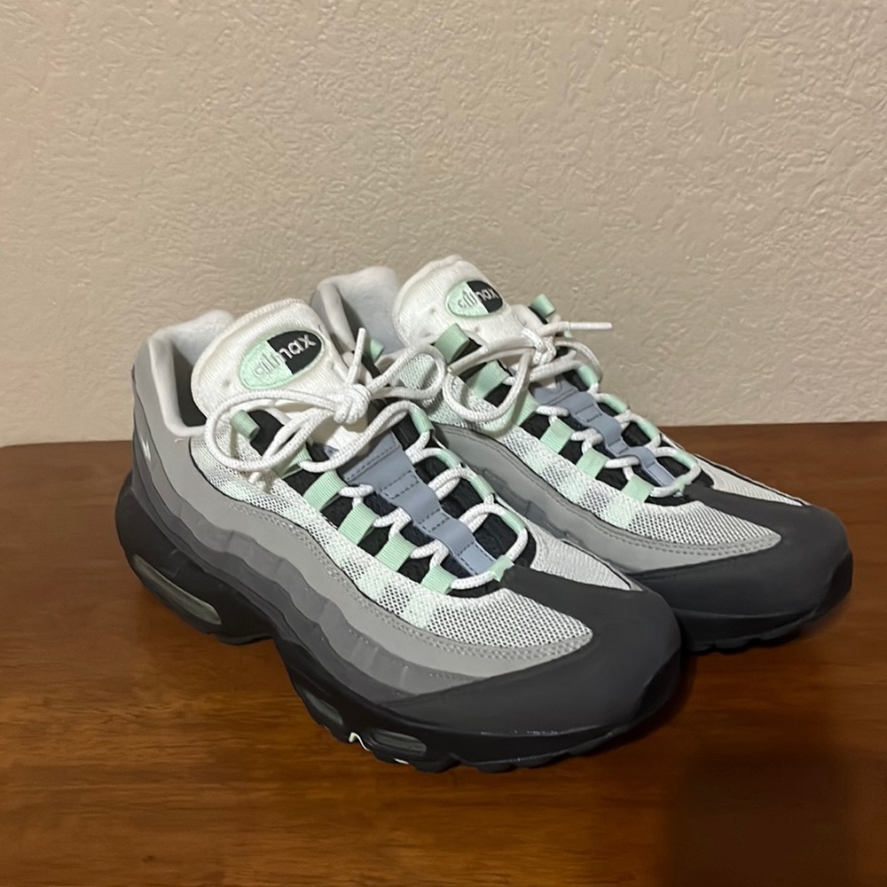 Nike Air Max 95 'Fresh Mint' USED SZ 11 VERY GOOD CONDITION